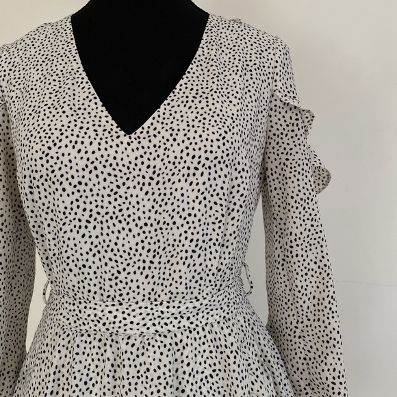 Classy Ruffled Romper - Picture 3 of 12